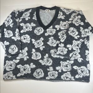 Future Collective Black & White Furry Floral V-Neck Sweater Sz 2X